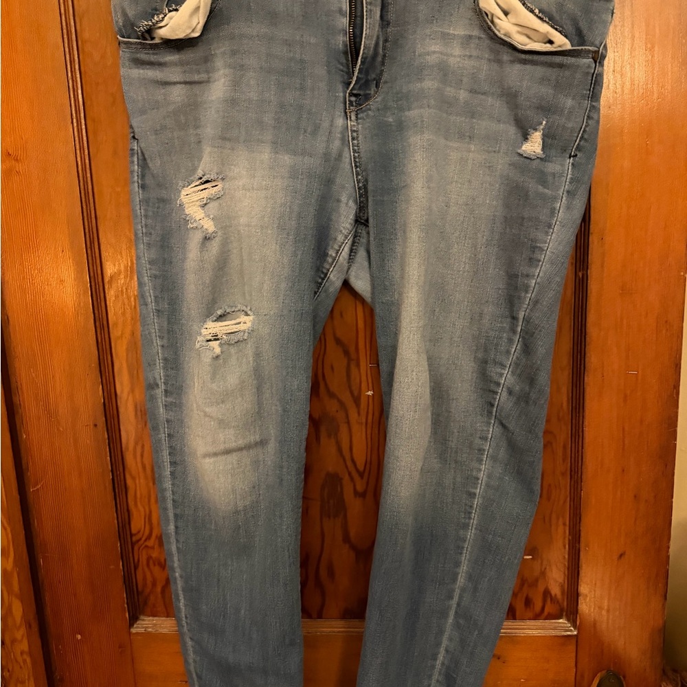 1822 Denim Women's Distressed Light Blue Cropped Jeans